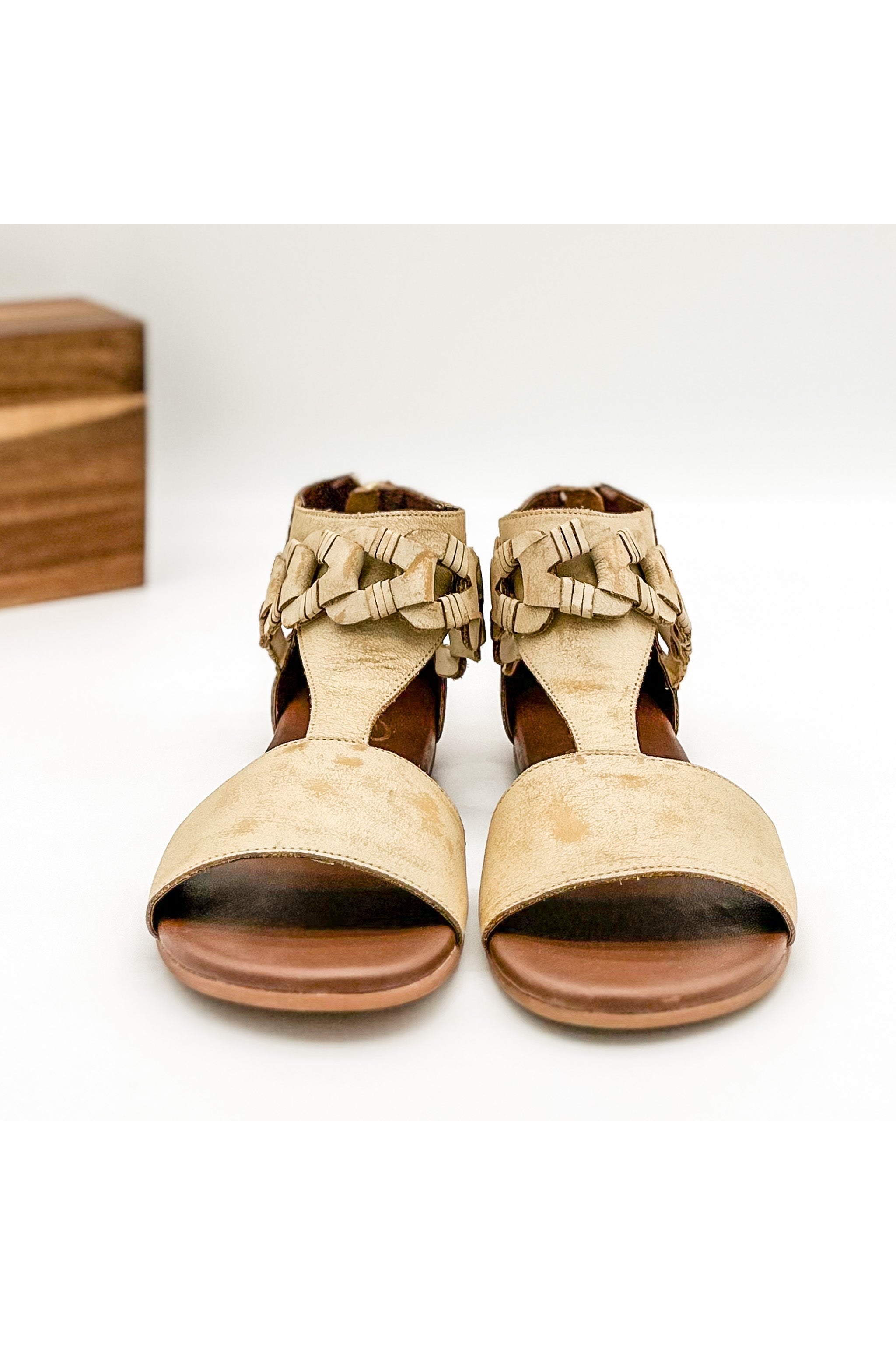 Loop D Loop Sandals in White