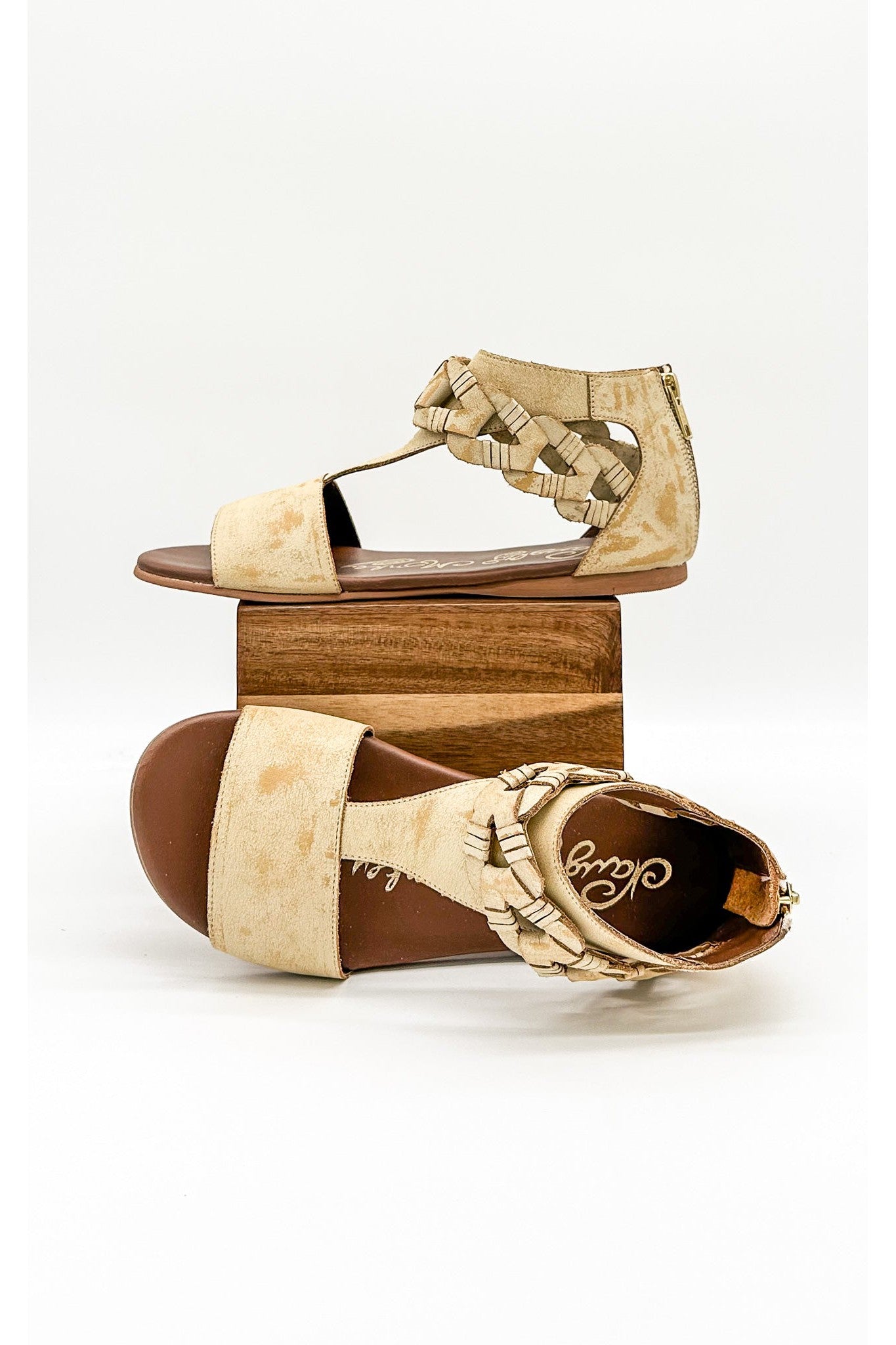 Loop D Loop Sandals in White